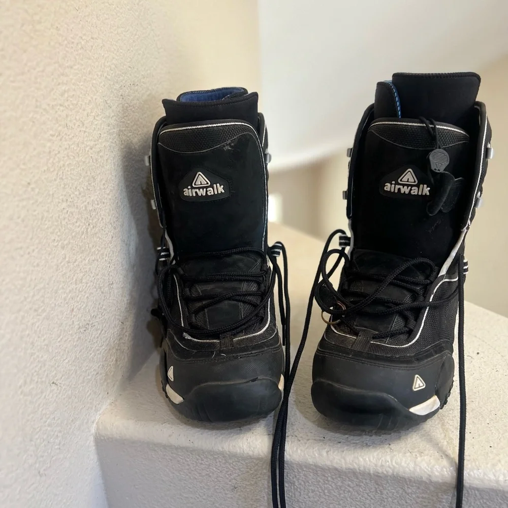 AIRWALK SNOWBOARD BOOTS, Black, Unisex Men size 11 Women size 12